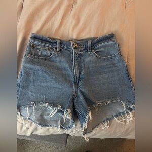 Abercrombie 4” Mom Short High Rise